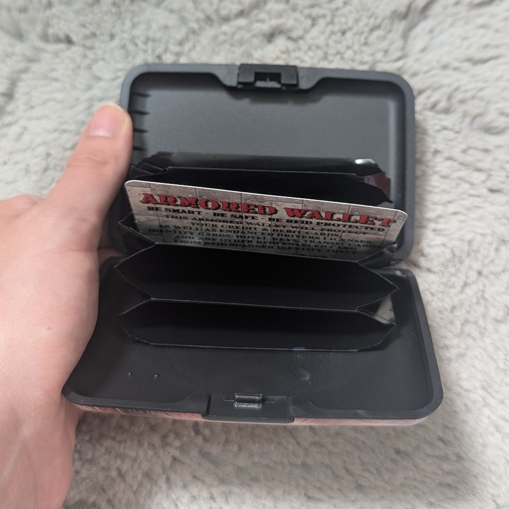 Armored Wallet - Cat - Picture 5 of 5